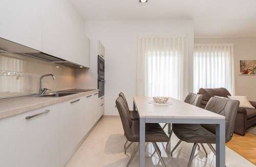Novalja Apartment | Modern nook by the shoreline trail