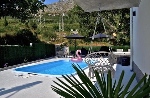 Srinjine Villa | Modern Villa Bura with 3 bedrooms, pool & hot tub