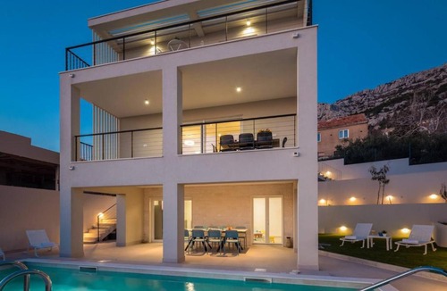 Brela Villa | Modern Villa Maris - with heated pool & sea view