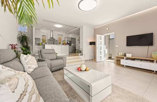 Viskovici Villa | Modern Villa Novtek with Pool and Sea View