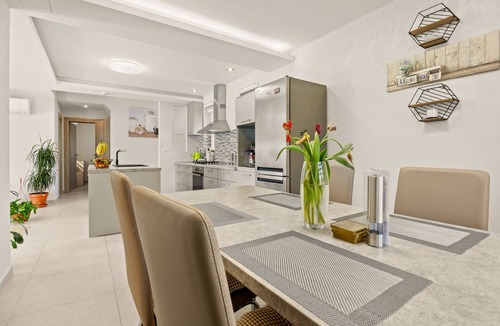 Viskovici Villa | Modern Villa Novtek with Pool and Sea View