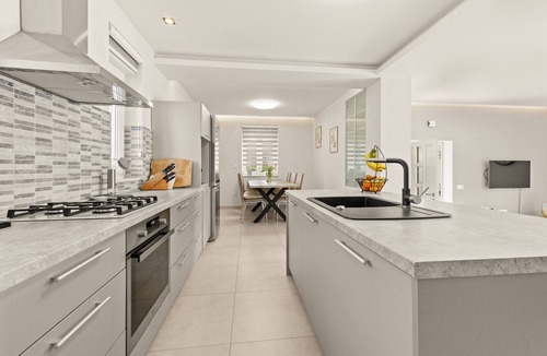 Viskovici Villa | Modern Villa Novtek with Pool and Sea View