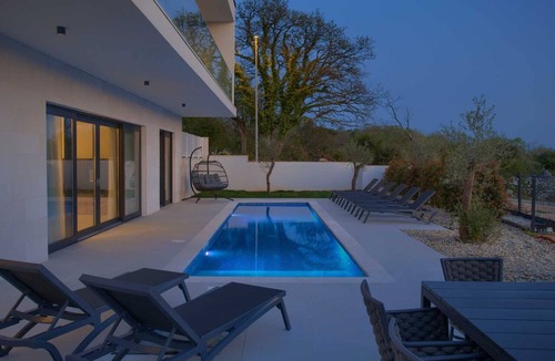 Milohnici Villa | Modern Villa Sensei with Private Pool and Sea View