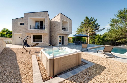 Gostinjac Villa | Modern villa with heated pool, whirpool in quiet area - by Traveler tourist agency Krk ID 2180