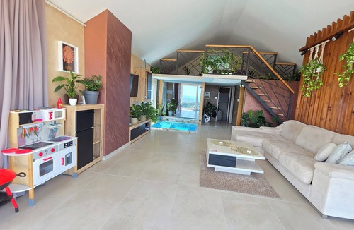 Brod-Posavina Villa | Modern villa with pool and jacuzzi on a peaceful Oriovac hill in Slavonia.