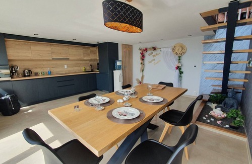 Brod-Posavina Villa | Modern villa with pool and jacuzzi on a peaceful Oriovac hill in Slavonia.