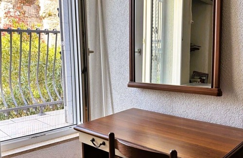 Cres Cottage | Modernized stone house with garden - center of Cres