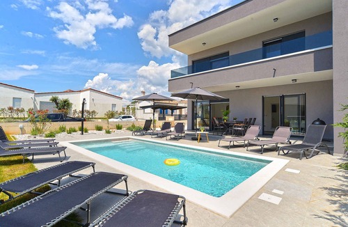 Peroj Villa | Modernly furnished villa with swimming pool