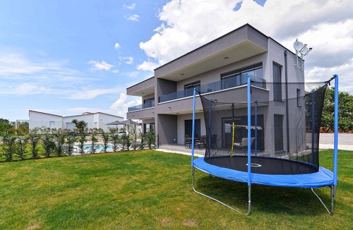 Peroj Villa | Modernly furnished villa with swimming pool