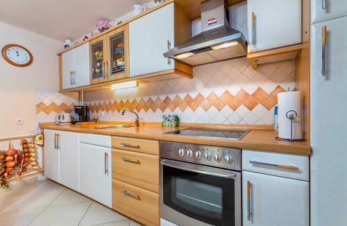Jurandvor Apartment | Nadica Souterrain - Cozy 1BR Apartment for Two