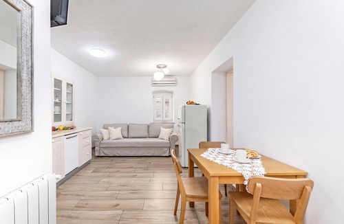 Zvonece Apartment | Nature & Pool Escape - Apartment 2, Zvoneća, Croatia