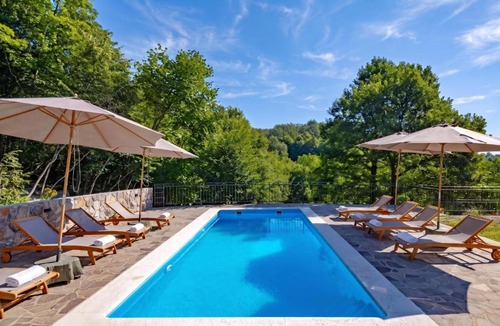 Zvonece Apartment | Nature & Pool Escape Lovrinovi