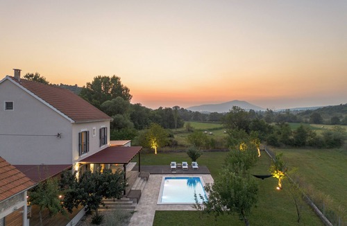 Ruzic House | *NEW*Exclusive country house with flair in Dalmatia. Ideal for friends and families!