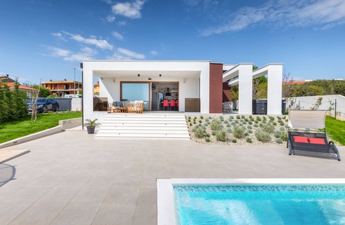 Sikici Villa | New house for 7+1 pers. in a green oasis with a view of nature.