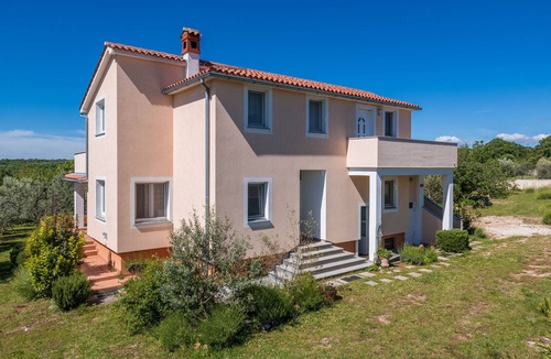 Peruski Apartment | New Listing! Comfortable apartment, 4 persons, with Adriatic sea view, quiet