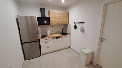 Vrpolje Apartment | New,PREMIUM,1-bedroom app FJAKA,quiet strict center,free parking,tech-ready,near beach