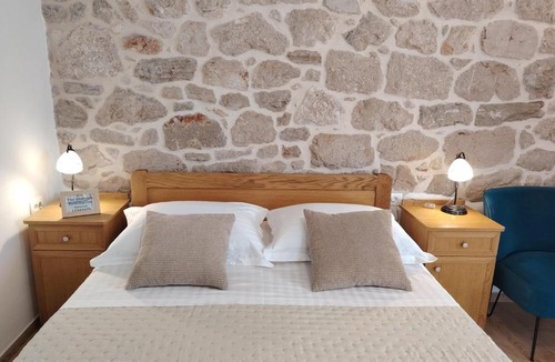Plisac Apartment | New studio in Šibenik Centre with private parking