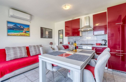 Icici Apartment | Nice apartment for 2 people with WIFI, A/C, TV, terrace and pets allowed