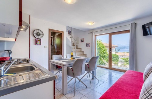 Icici Apartment | Nice apartment for 2 people with WIFI, A/C, TV, terrace and pets allowed