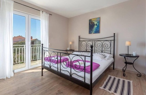 Krizna luka Apartment | Nice apartment for 3 people with WIFI, A/C, TV, terrace and pets allowed