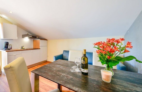 Sarsoni Apartment | Nice apartment for 4 guests with A/C, WIFI, pool, TV, patio and panoramic view