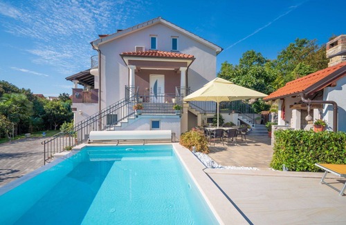 Sarsoni Apartment | Nice apartment for 4 guests with A/C, WIFI, pool, TV, patio and panoramic view