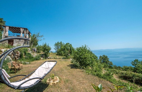 Tulisevica Apartment | Nice apartment for 4 guests with A/C, WIFI, pool, TV, terrace and pets allowed