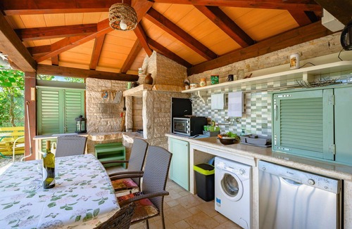 Tinjan Apartment | Nice apartment for 4 guests with private pool, A/C, WIFI, TV, terrace and pets allowed