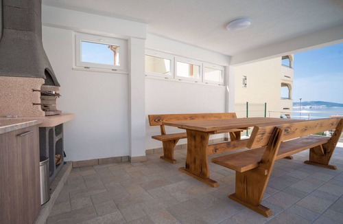 Klenovica Apartment | Nice apartment for 4 guests with WIFI, A/C, pool, TV and terrace