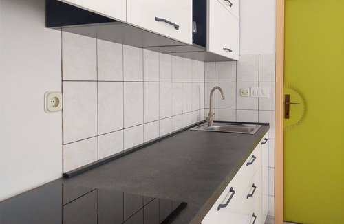 Batomalj Apartment | Nice apartment for 4 people with WIFI, A/C, TV, patio and pets allowed