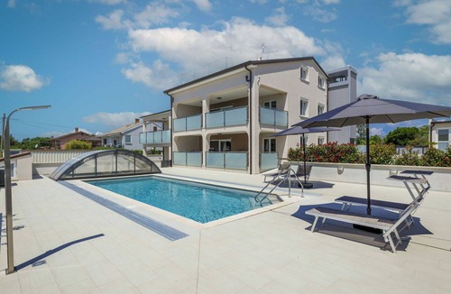 Murine Apartment | Nice apartment for 4 people with pool, A/C, WIFI, TV and terrace