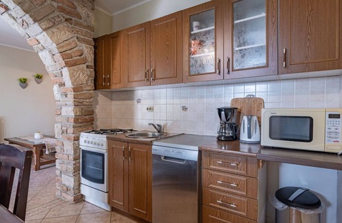 Jezenj Apartment | Nice apartment for 5 guests with pool, WIFI, TV, terrace and pets allowed