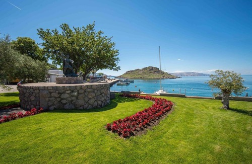 Sveti Juraj Apartment | Nice apartment for 5 guests with WIFI, A/C, TV, patio and pets allowed