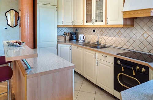 Viskovo Apartment | Nice apartment for 6 people with WIFI, pool, A/C, TV, balcony and panoramic view