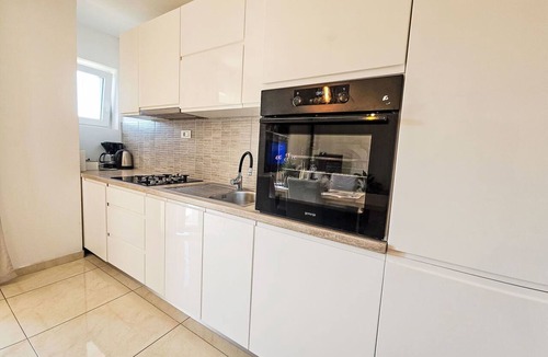 Donji Prolozac Apartment | Nice apartment with private pool, WIFI, A/C, hot tub, TV, terrace, pets allowed and panoramic view