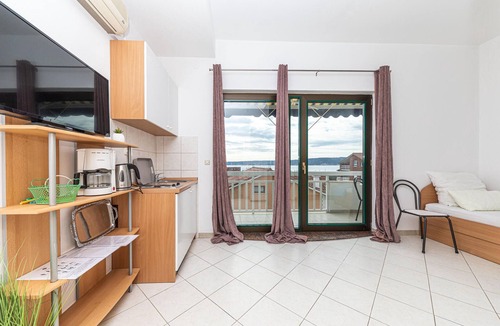 Kastel Stafilic Apartment | Nice apartment in Kastel Stafilic