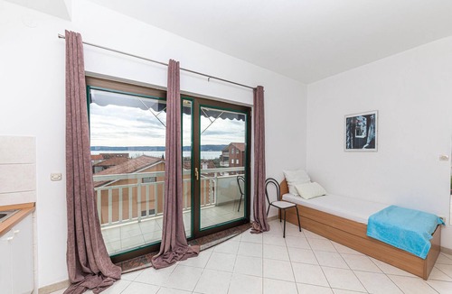 Kastel Stafilic Apartment | Nice apartment in Kastel Stafilic