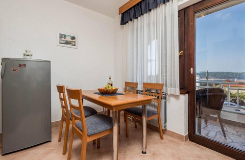 Barbat na Rabu Apartment | Nice apartment in Barbat na Rabu with WiFi