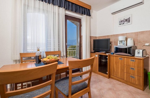 Barbat na Rabu Apartment | Nice apartment in Barbat na Rabu with WiFi
