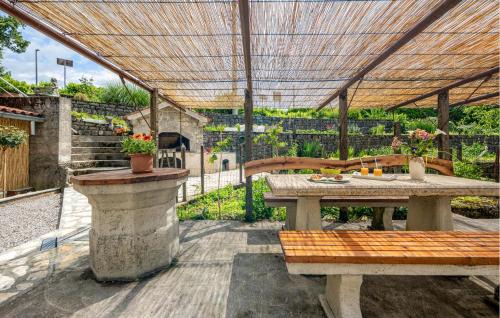 Veli Brgud Apartment | Nice Apartment In Bresca With Wifi