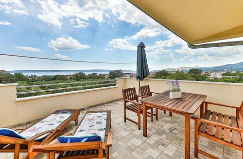 Kastel Luksic Apartment | Nice apartment in Kastel Luksic with WiFi