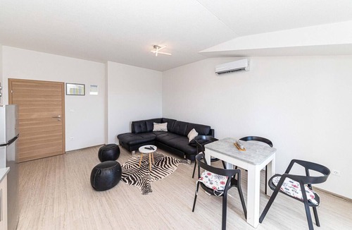 Kastel Luksic Apartment | Nice apartment in Kastel Luksic with WiFi
