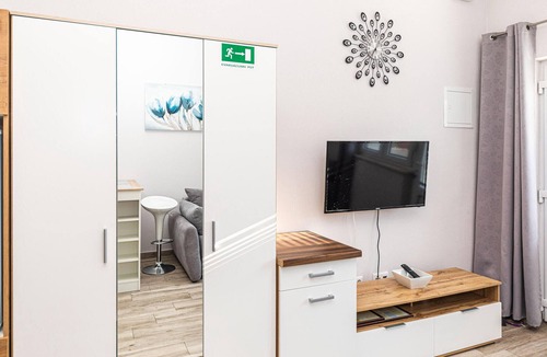 Kastel Luksic Apartment | Nice apartment in Kastel Luksic with WiFi