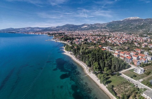 Kastel Luksic Apartment | Nice apartment in Kastel Luksic with WiFi