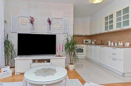 Bidol Apartment | Nice apartment in Makarska with WiFi