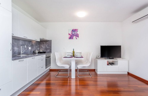 Milcetici Apartment | Nice apartment in Malinska with WiFi