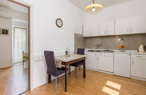 Omisalj Apartment | Nice apartment in Omisalj with WiFi