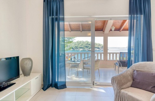 Prizba Apartment | Nice apartment in Prizba with swimming pool