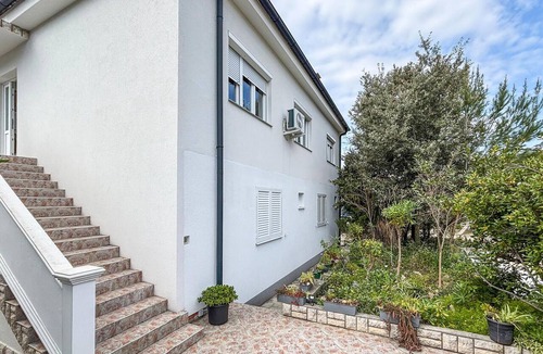 Suha Punta Apartment | Nice apartment in Rab with WiFi