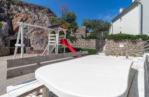 Sveti Juraj Apartment | Nice apartment in Sveti Juraj with house sea view